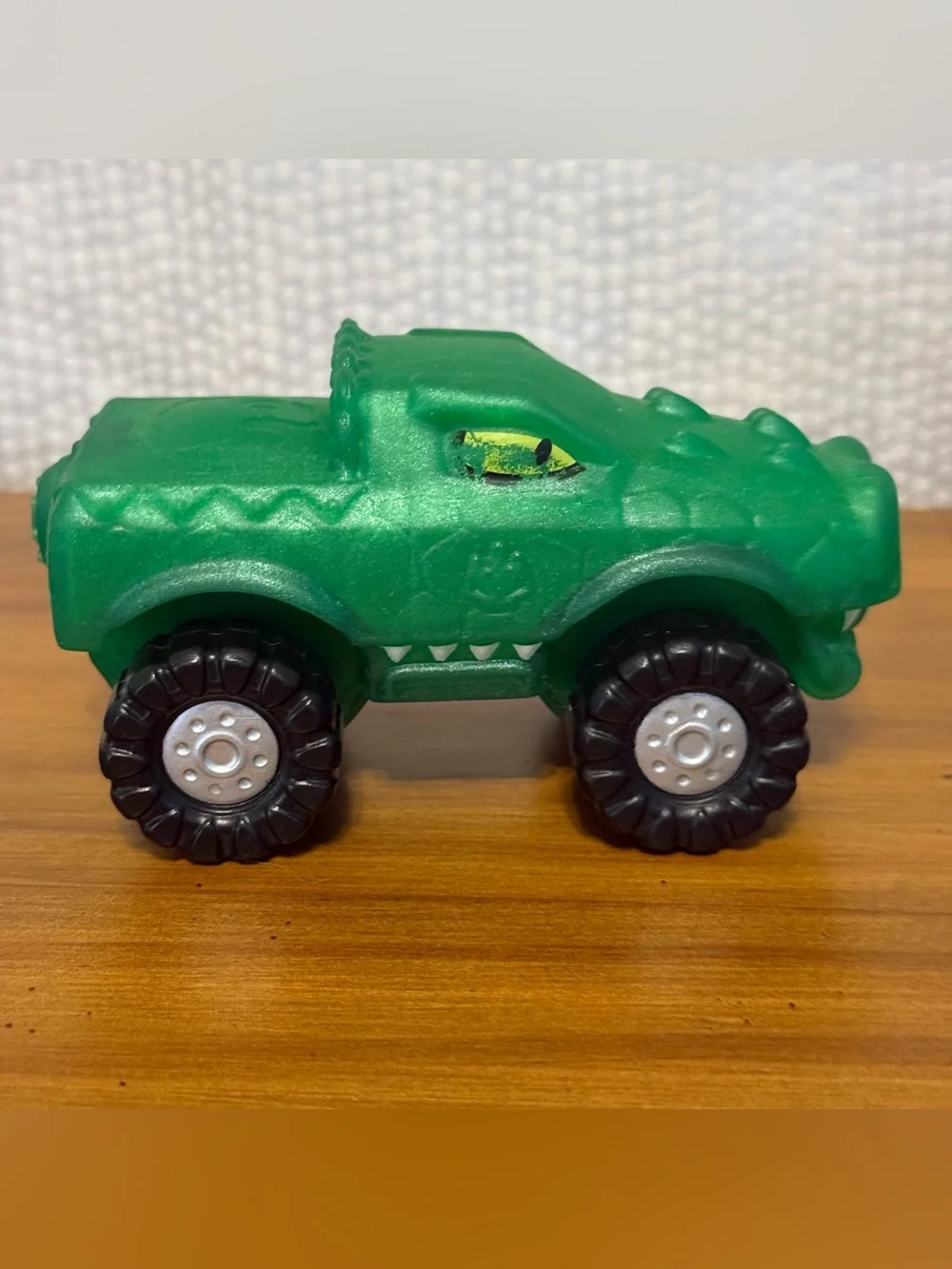 Heroes of Goo Jit Zu Goo Rumble Rock Jaw Green Car